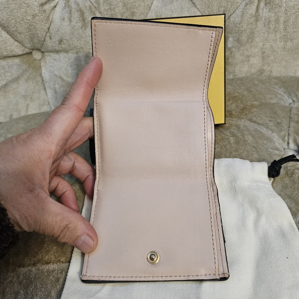 Authentic Fendi small compact wallet in light pink color - Picture 7 of 11